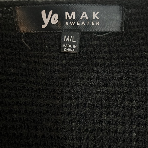Yemak Long Sleeve Knitted Sweater - Picture 8 of 10